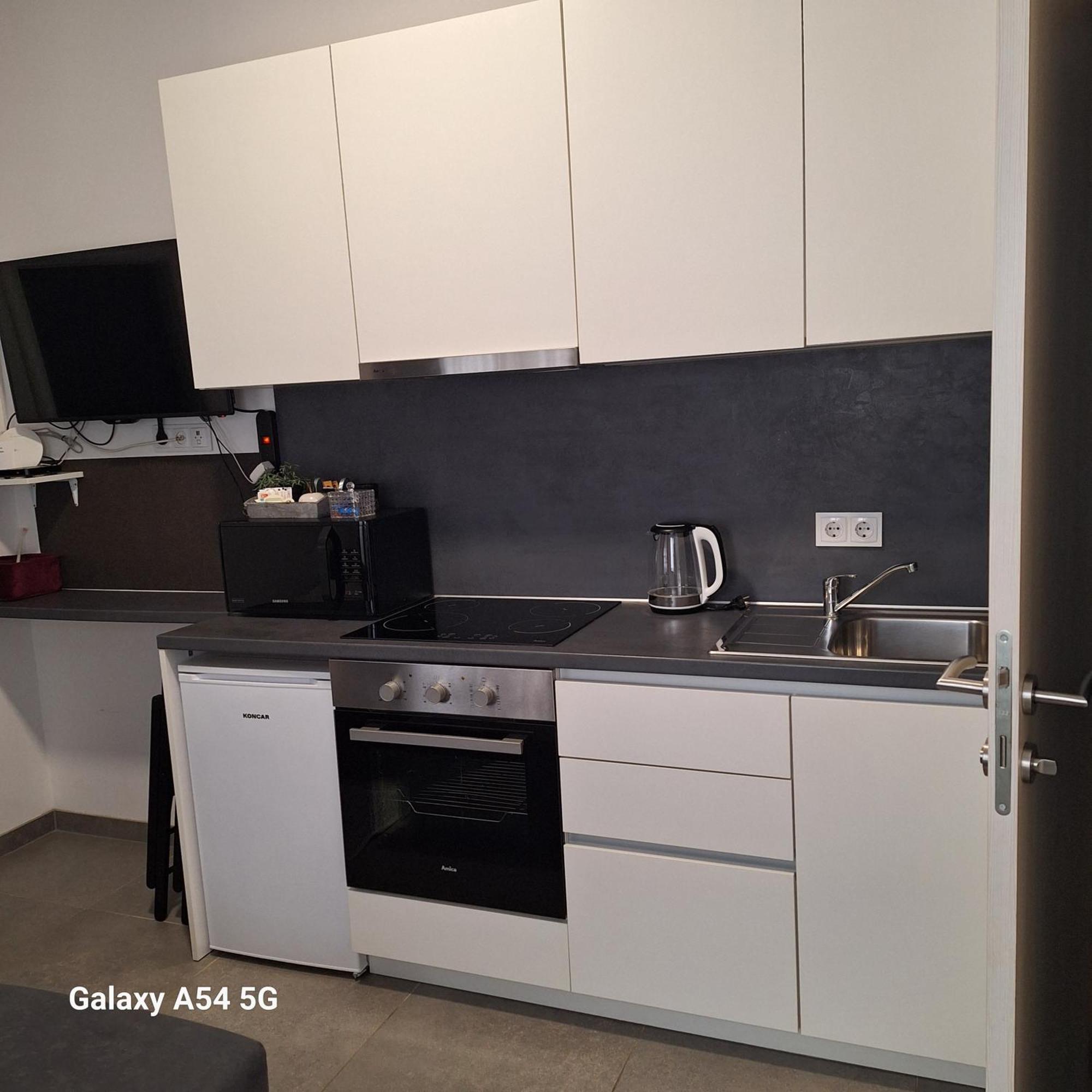 Studio Apartmani Louis I Lola Загреб Экстерьер фото